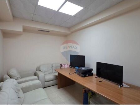 Locale commerciale in affitto per uffici di cliniche dentali, cliniche estetiche, ecc.