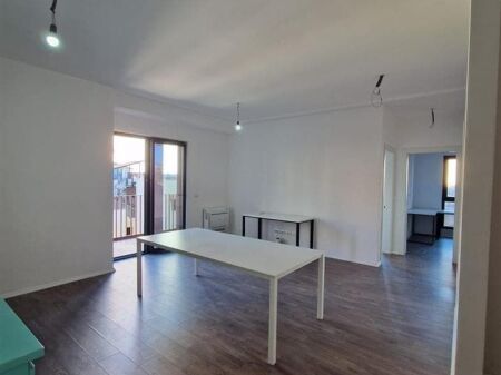 Ufficio in Affitto 2+1 presso il Complesso Garden Building (ID BZ2709) Tirana