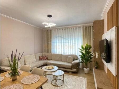 Qera, Apartament 2+1+2, Kristal Center, Komuna e Parisit