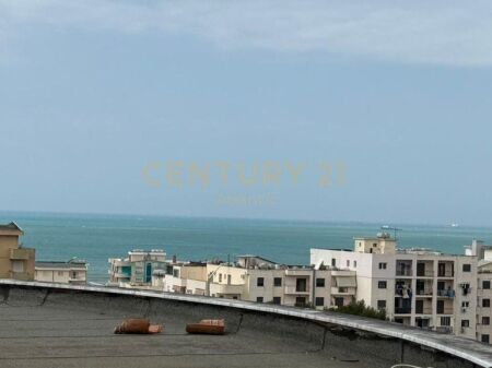 Attico Con Piscina 3+2+3+Posto Auto In Vendita a Spiaggia Ferroviaria, Durrës| 315 m²