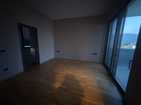 Vile 3 kateshe,pjeserisht e mobiluar,Akatchia hill Teg,2500 euro