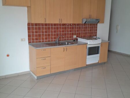 Apartament 2+1 Bosh me qera tek Kristal Center
