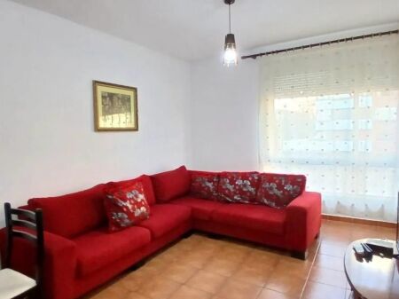 Apartament me qera 1+1 - Pazari Ri, prane sheshit ''Avni Rustemi"