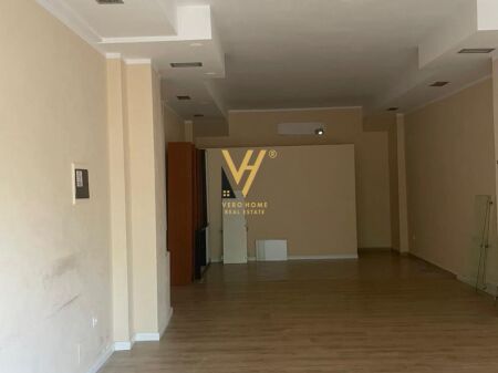 LOCALE COMMERCIALE DI 70 M2 IN AFFITTO PRESSO L'EX ESPOSIZIONE 70.000 LEKE