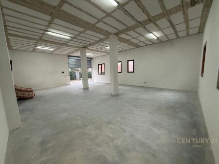 Locale commerciale in affitto