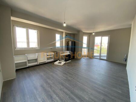 Shitet apartament 3+1+2 Komuna e Parisit Bega 07