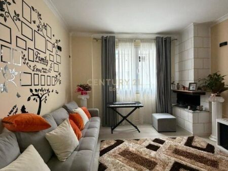 VILLA SU 3 PIANI IN VENDITA | VICINO A PIAZZA PRANVERA, CENTRO DI DURRËS !