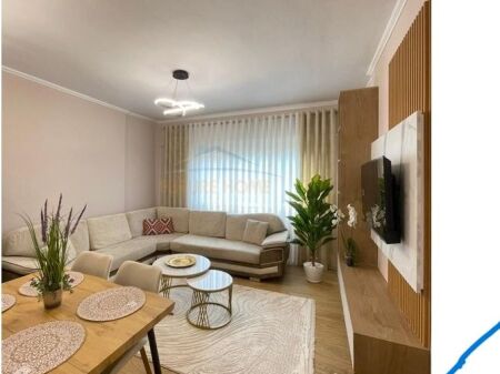 Qera, Apartament 2+1+2 , Kristal Center , Komuna e Parisit, Tirane.