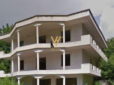 VILLA SU 3 PIANI IN VENDITA A ELBASAN 260.000 EURO