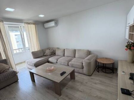Apartament 2+1 me qira në qendër