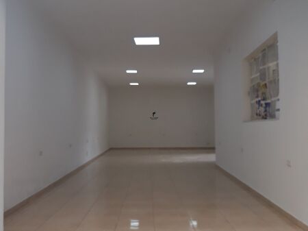 NEGOZIO IN AFFITTO 100M2 VIA BARDHYL 100.000 LEKE FH-70730