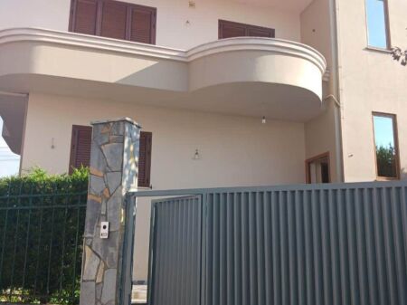 VILLA SU DUE PIANI IN VENDITA – BABRRU, VICINO ALLA MOSCHEA, TIRANA