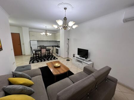 Jepet me qera Apartamenti 2+1+2 ballkone, Komuna Parisit Kompleksi Kika 1 650 Mije leke