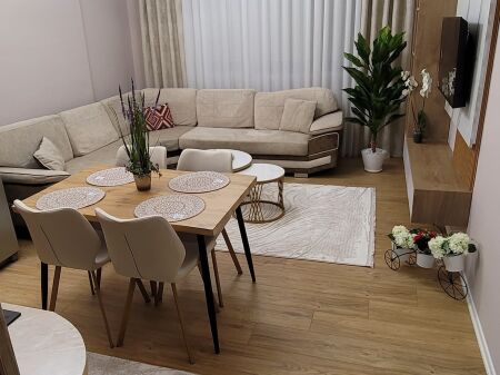 Jept me qira 2+1+2 , kristal center komuna a e parisit