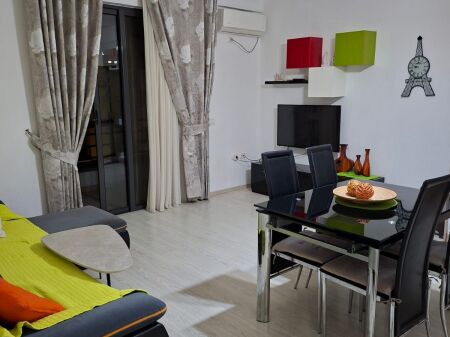  Pranë Grand Galeri, Yzberish  Apartament me qera 2+1