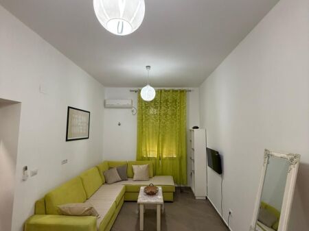 Appartamento in affitto presso i Palazzi Agimi, vicino al caffè Roma