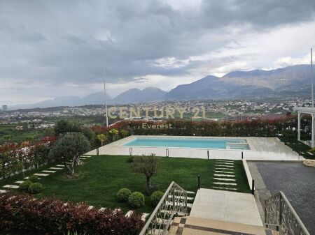 MJULL-BATHORE, VILLA SU 3 PIANI CON PISCINA IN AFFITTO