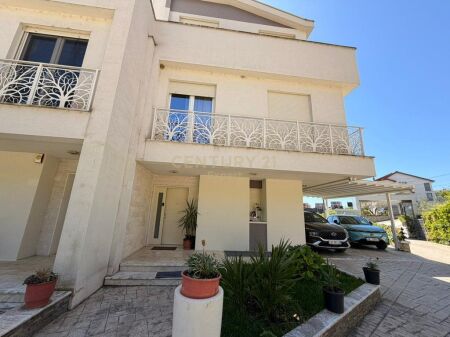 LUXURY VILLA FOR RENT WITH PANORAMIC VIEW OF FARKA LAKE