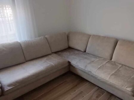  Jepet me qira apartament 1+1 me parkim në vilë – Shkozë