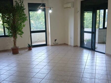 UFFICIO IN AFFITTO 120M2 CENTRO 120.000 LEKE FH-71006
