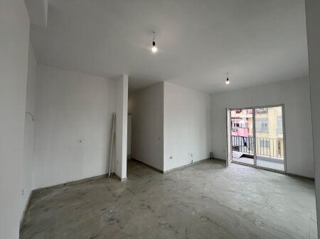 Appartamento 2+1+2 “Laprakë” in vendita, Tirana
