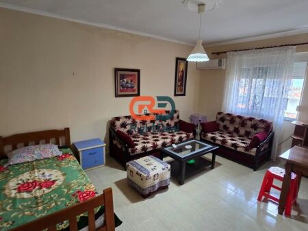 Tek Ali Demi, Shitet Apartament 1+1, Me Strukture Te Rregullt !!!