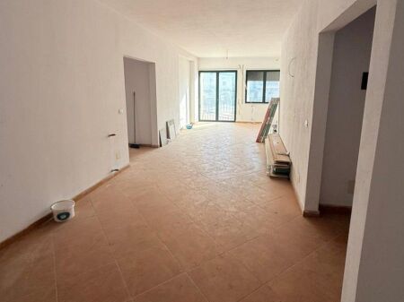  Shitet Apartament 2+1 – Mbikalimi i Komunes se Parisit