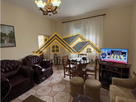 Villa su 3 piani in vendita, sul lato della strada – Spitallë, Durrës