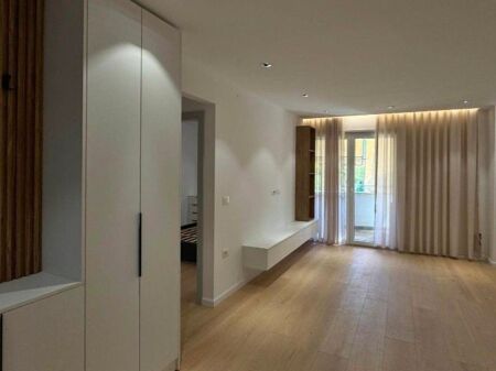  Shitet Apartament 1+1 – Pranë Maternitetit “Koço Gliozheni” 