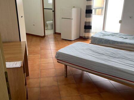  Garsoniere e mobiluar  220€/muaj  Institut