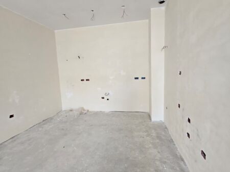 Apartment 1+1 for rent at Komuna e Parisit