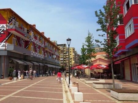 Shitet apartament 2+1+2 – tek Pazari i Ri, Tiranë!