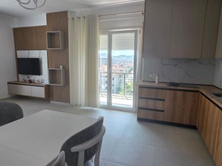 Jepet me qera Apartament 2+1+2 me qera tek Rruga Dritan Hoxha