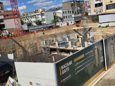  Shitet Apartament 1+1 – Bazaar Gate, Qendra e Tiranës 