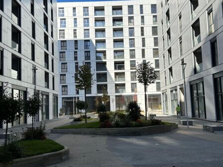Shitet apartament 2+1 tek Akses Tirana