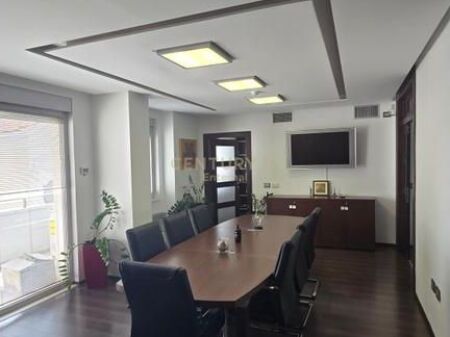 Locale per ufficio in affitto a Bllok