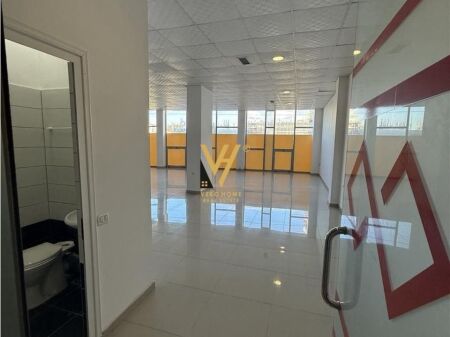 LOCALE COMMERCIALE 220 M2 IN AFFITTO A PASKUQAN 75.000 LEKE