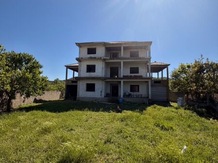 Vendesi edificio a 3 piani in vendita – Spitallë, Durrës