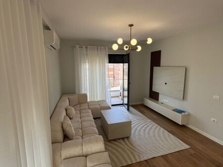 Jepet me qera apartament 2+1+2 në Porcelan! 800