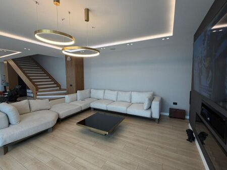 Luxurious duplex for rent at Square 21 complex