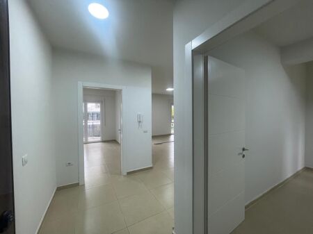 Jepet me qira apartament 2+1 bosh per zyra