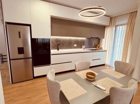 Apartament 2+1 per qira tek Colosseo tek Rruga e Durresit.