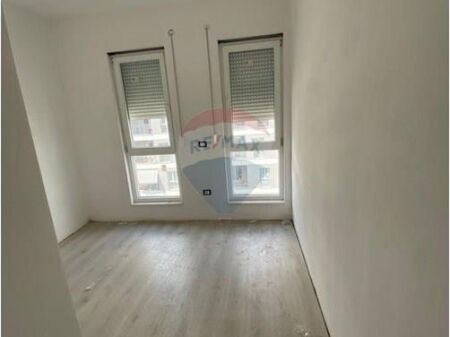 Shitet Apartament 2+1 tek Univers City