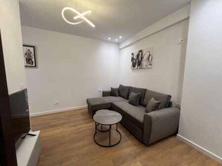 Shitet apartament 1+1, Komuna e Parisit, 145.000euro