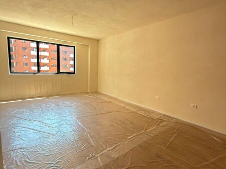 Affittasi 1+1+parcheggio Vuoto Per Ufficio a Urban Gate Astir 450€