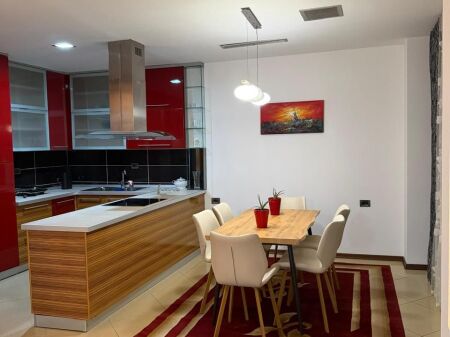 Jepet me qira Apartament 2+1 Bllok 1000 EURO