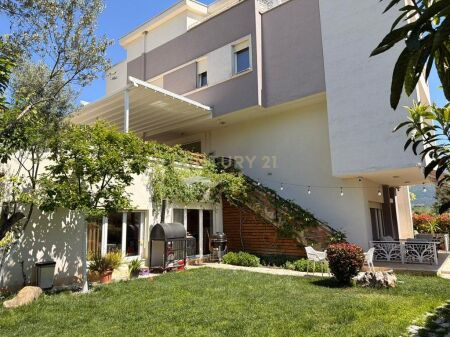 Luxury villa with panoramic views of Lake Farka