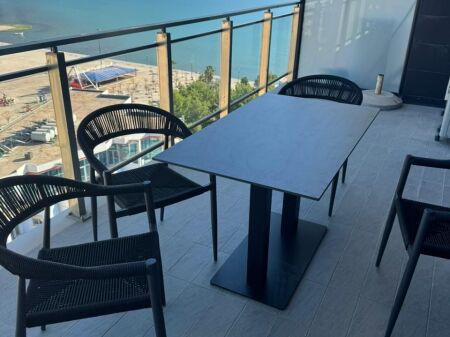 Abbiamo un appartamento con vista mare completa per affitto a lungo termine Lungomare Vlore