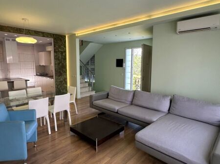 AFFITTASI VILLA SU 4 PIANI – White House, TEG