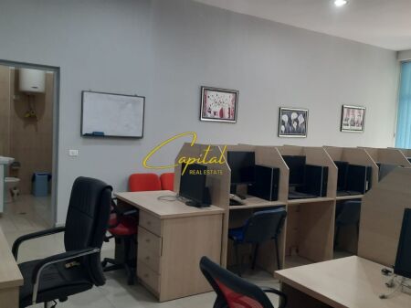 AMBIENTE COMMERCIALE IN AFFITTO 99 M2 EX PARCO 80.000 LEKE